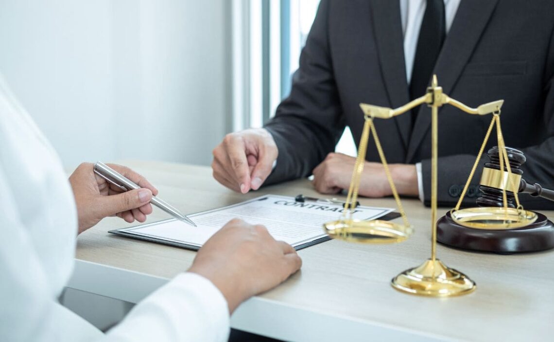 Repartir herencia entre hermanos./ Foto de Canva