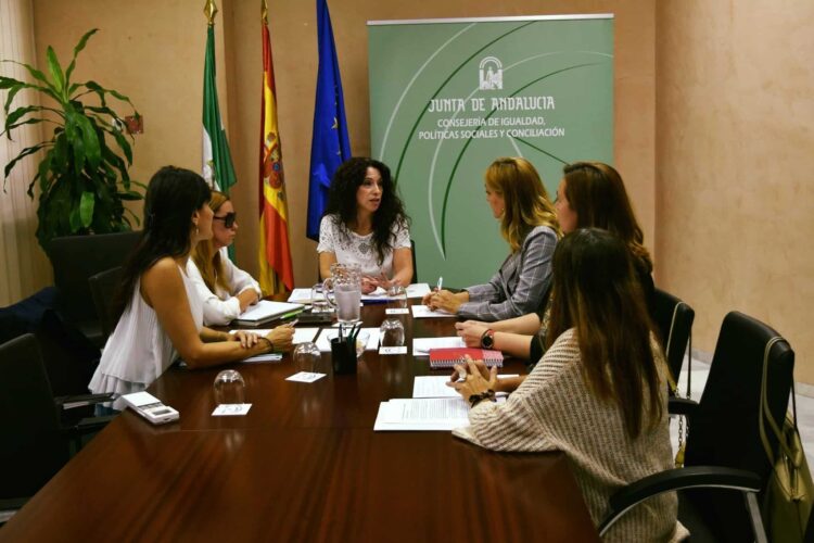 Reunión con los representantes de Andalucía Inclusiva y la Consejera Rocío Ruíz