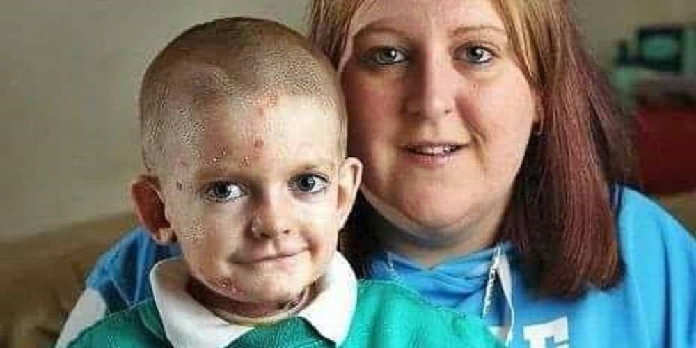 Rhys Williams con su madre