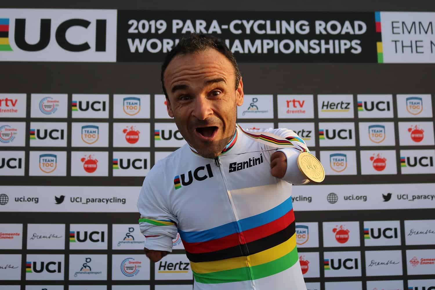 Ricardo Ten con su maillot de arcoiris | RFEC