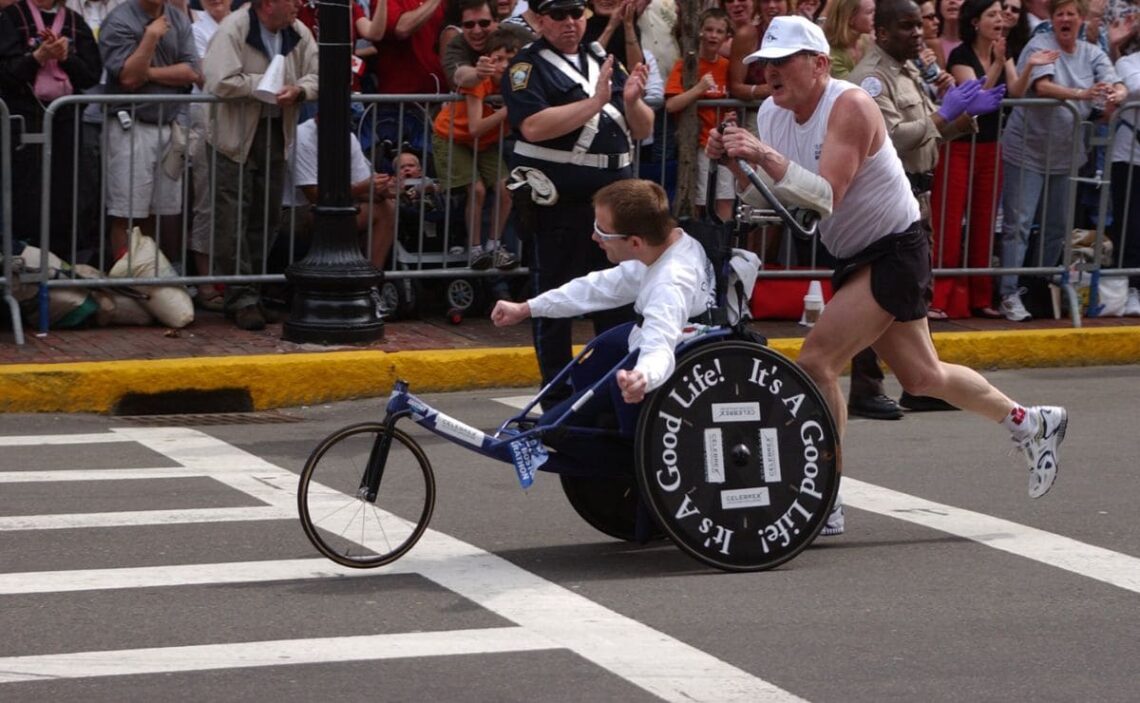 Rick Hoyt durante una prueba del Maratón de Boston
