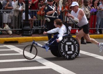 Rick Hoyt durante una prueba del Maratón de Boston