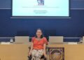 Rocío Herrezuelo Guzmán en la exposición de su TFG