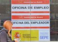 Un grupo de jóvenes denuncia los contratos ilegales en un programa de empleo del SEPE