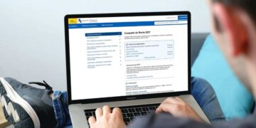 Un contribuyente realiza la declaracion de la RENTA sepe