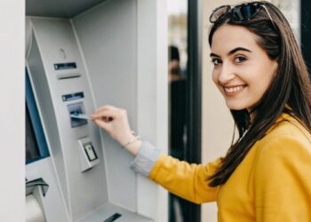 Sacar dinero del cajero automático con la tarjeta ya es historia