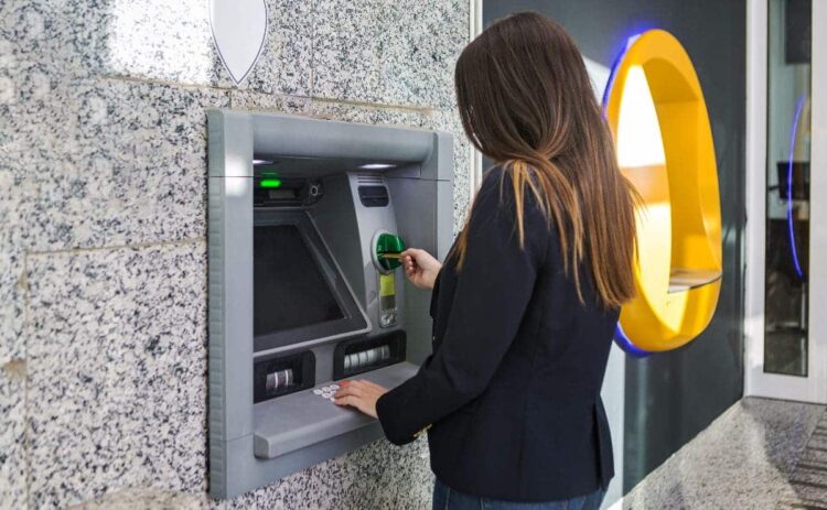 Retirada de dinero efectivo en cajero automático