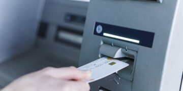 Sacar dinero pensiones cajero