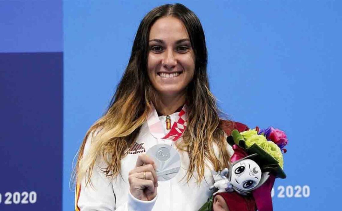 Sarai Gascón celebra su medalla de plata en los Juegos Paralímpicos de Tokio 2020