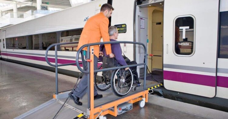 Renfe instalará un nuevo servicio atendo para viajeros con discapacidad