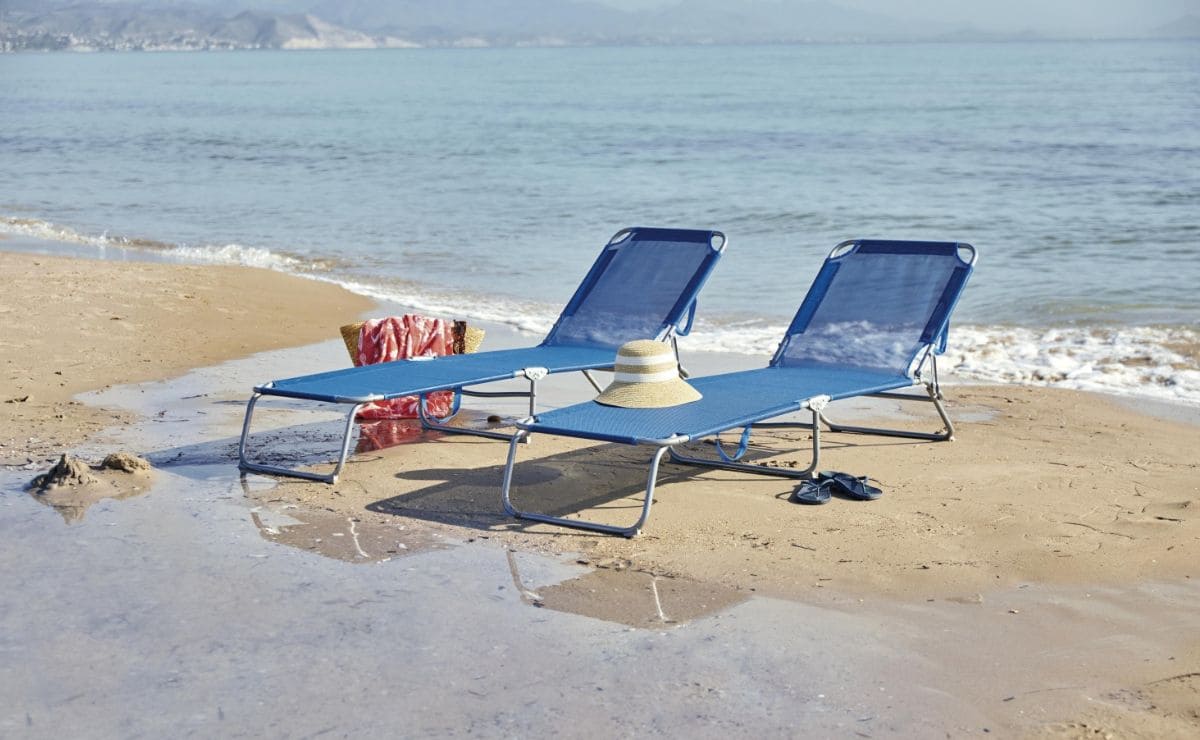 Carrefour pone a la venta una silla tumbona para la playa que querras en cuanto la veas