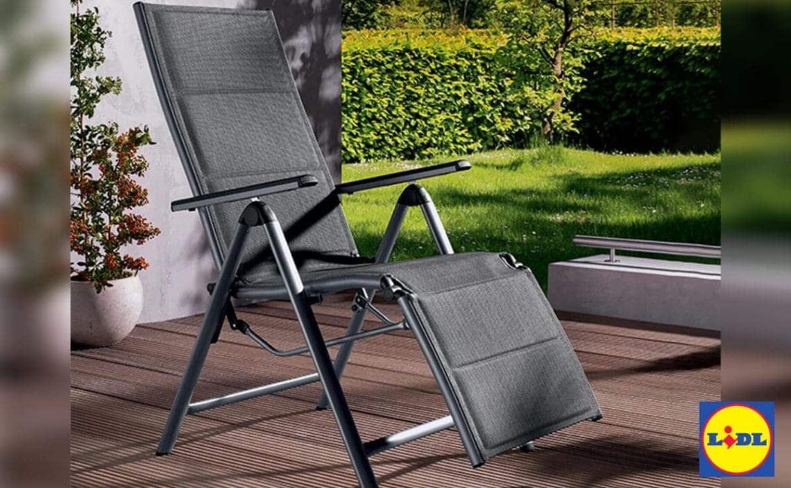 El sillón tumbona de Lidl es plegable y acolchado