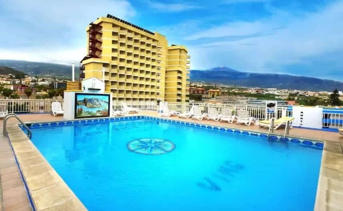 Piscina del Skyview Hotel de Puerto de la Cruz, hotel que ofrece Viajes El Corte Inglés