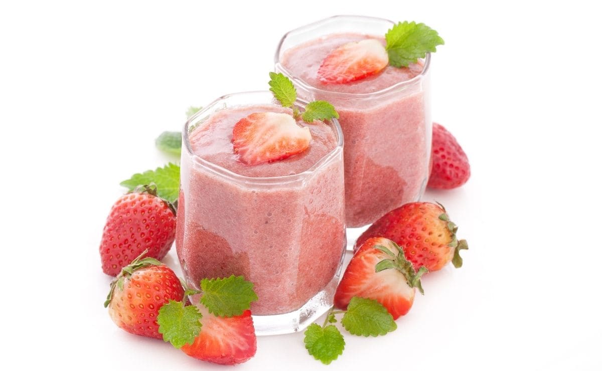 Smoothie de cilantro con fresas