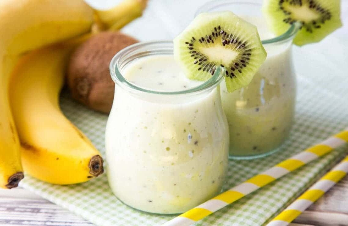 Smoothie de plátano con kiwi