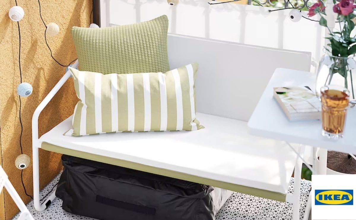 El sofá plegable y sin tornillos de IKEA que te puedes llevar a casa dentro  de un sobre, ¡y solo pesa 10 kilos!