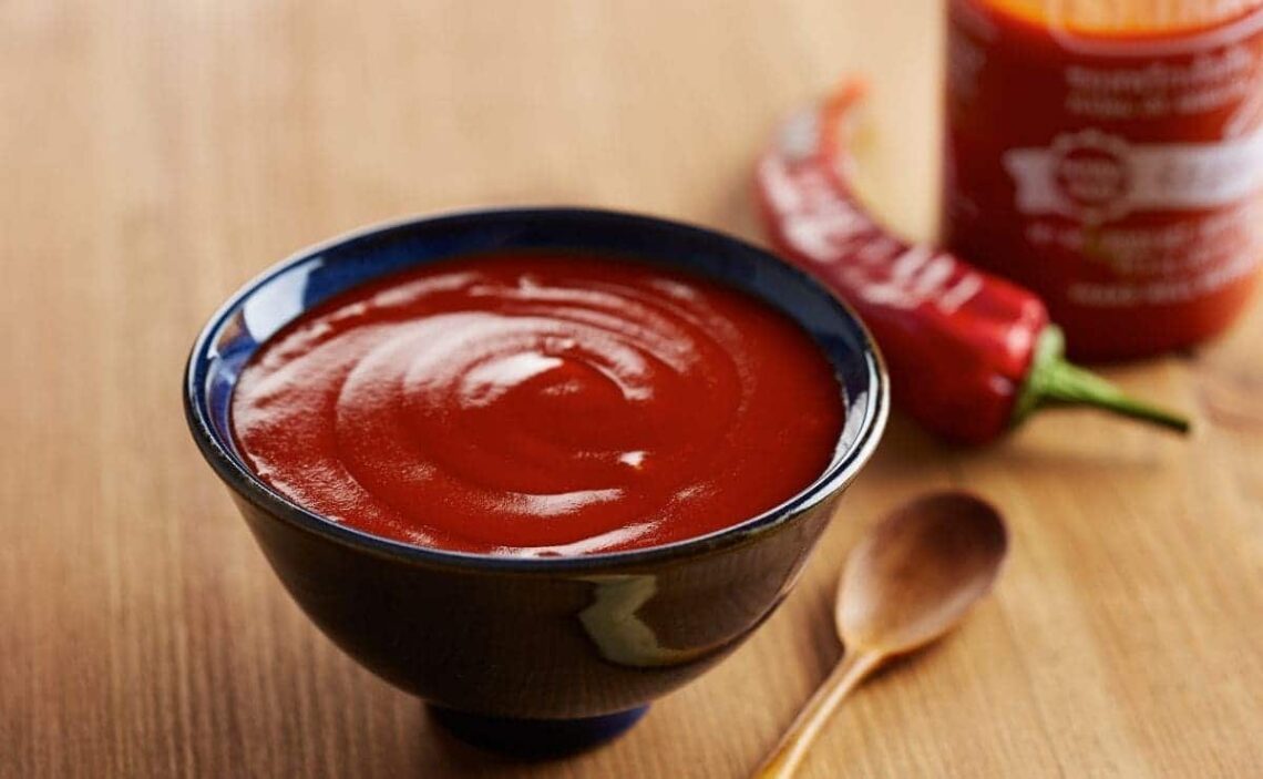 La salsa picante Siracha es fácil de encontrar a día de hoy