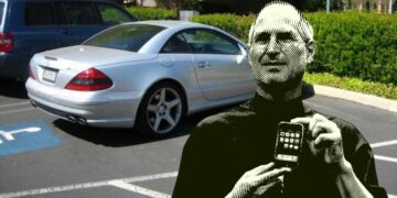 Steve Jobs coche en plaza aparcamiento discapacidad