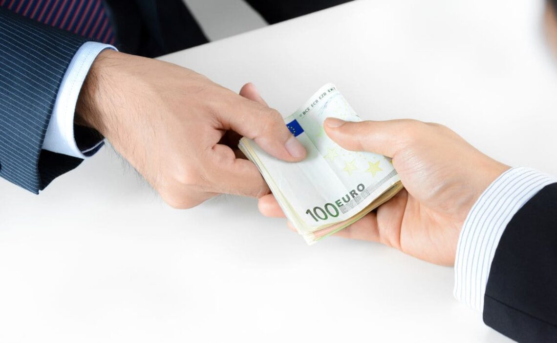 Cobro indebido de subsidio./ Foto de Canva