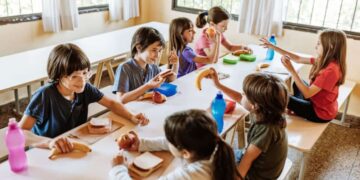 Subsidio para comedor y transporte curso 2022-2023./ Foto de Canva