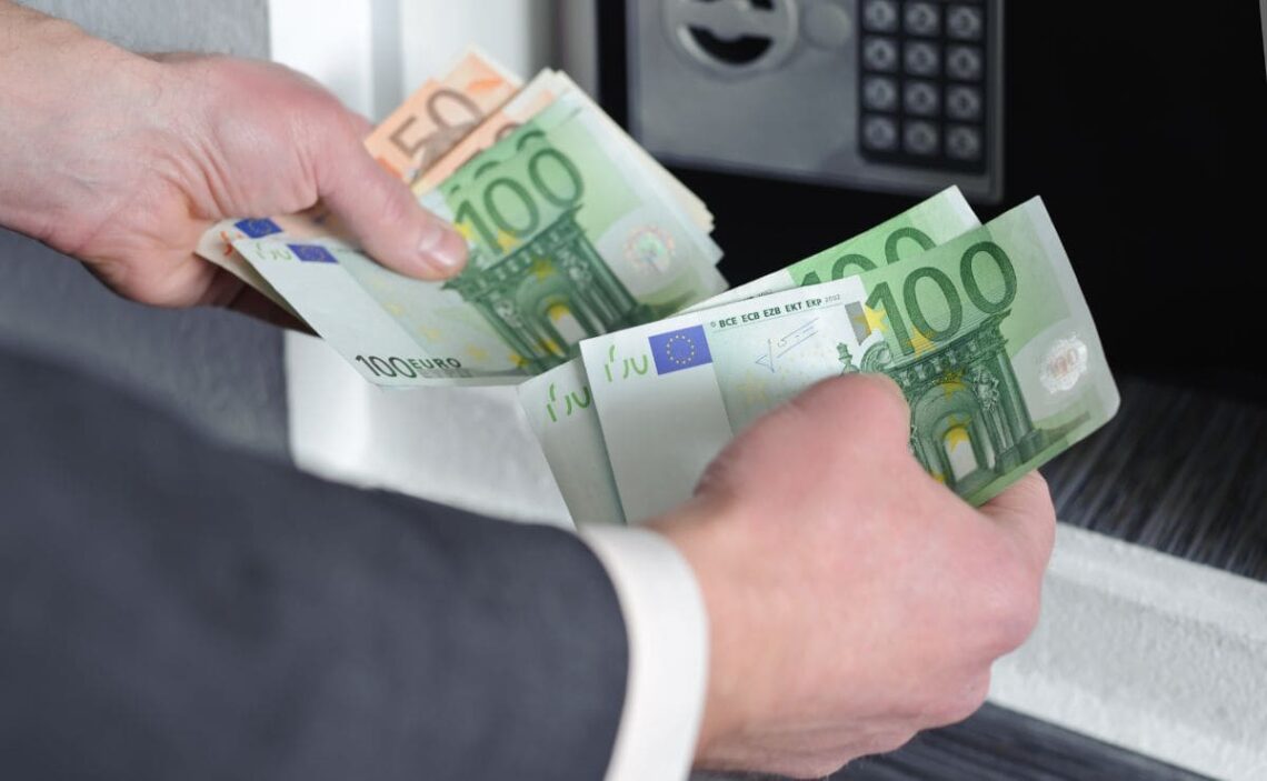 Subsidio mayores de 52 años./ Foto de Canva