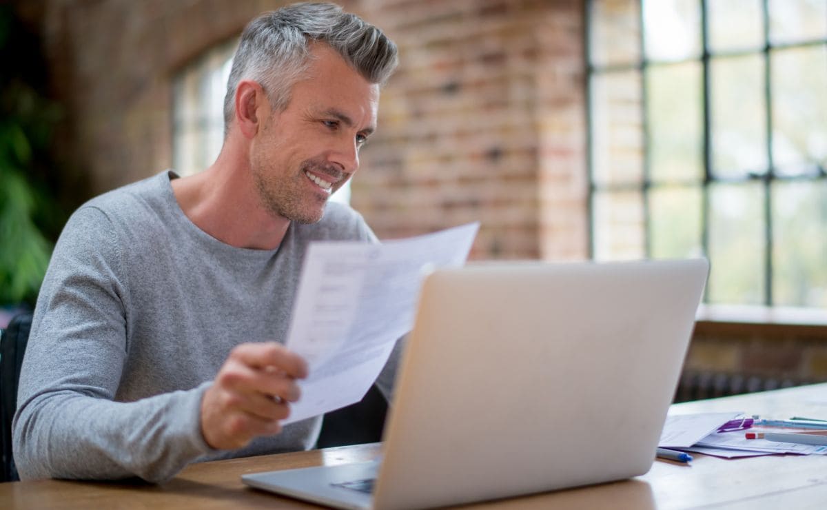 Aviso del SEPE sobre subsidio para mayores de 52 años./ Foto de Canva