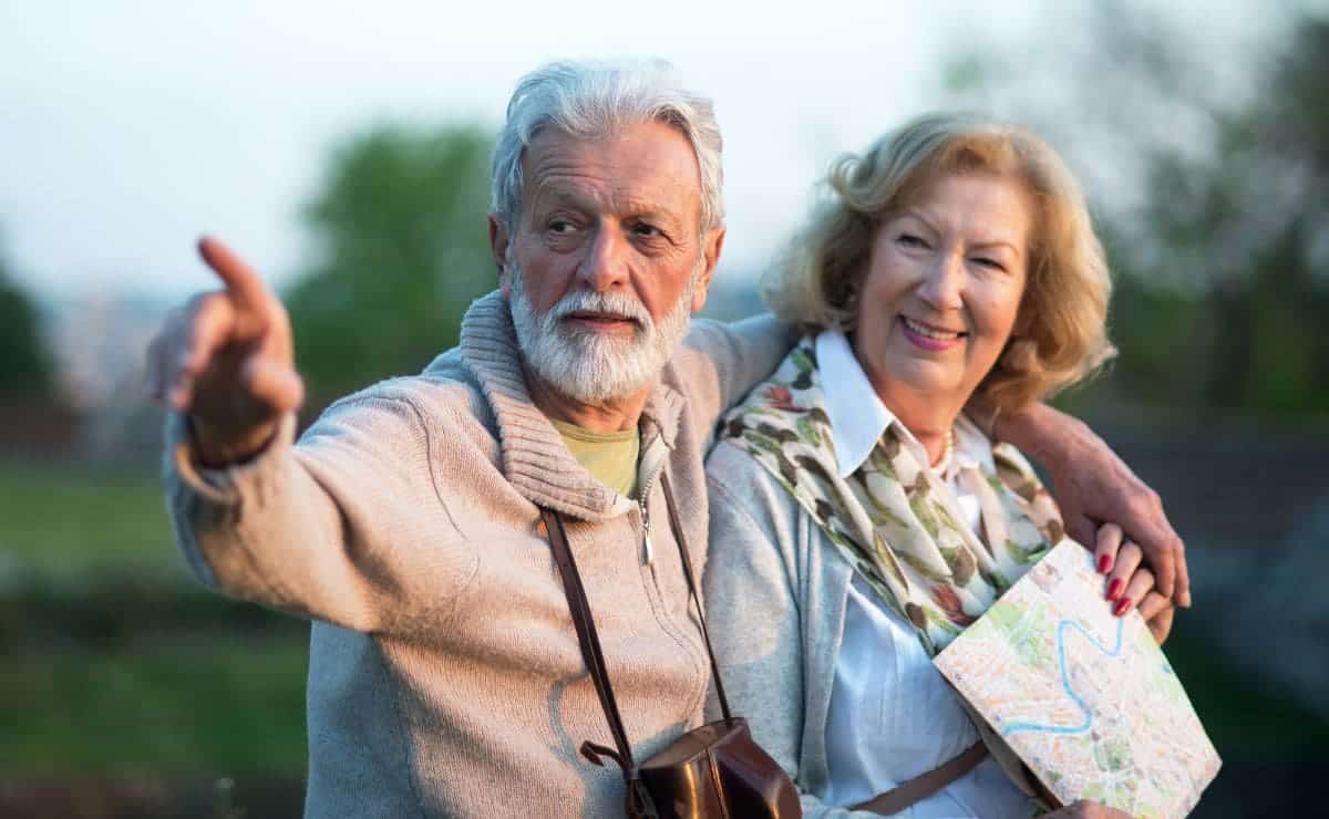 Viajar cobrando el subsidio para mayores de 52 años./ Foto de Canva