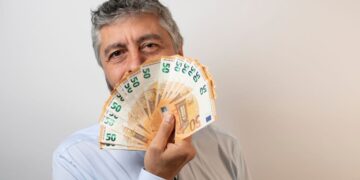 Subsidio para mayores de 52 años./ Licencia Adobe Stock