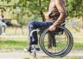 persona en silla de ruedas con discapacidad