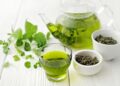 Té verde en taza