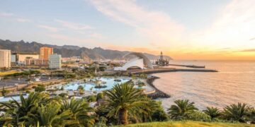 Tenerife es la isla más grande y poblada de las siete Islas Canarias
