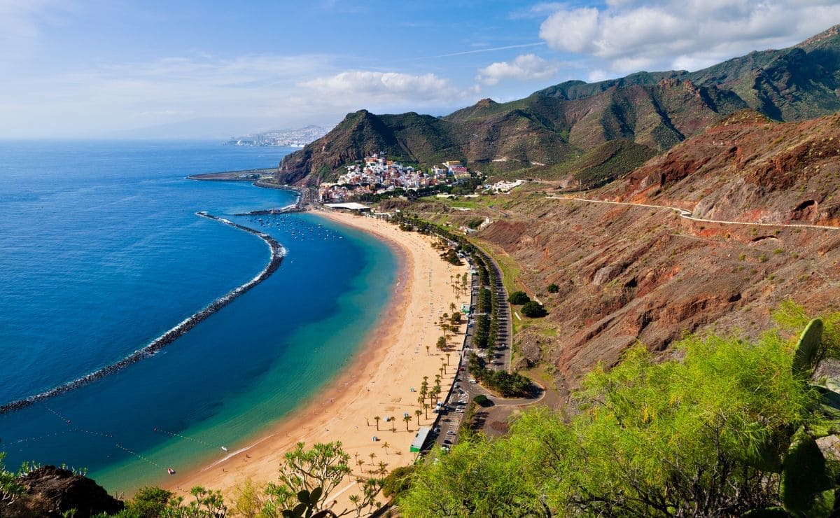 Tenerife es la isla más grande y poblada de las siete Islas Canarias