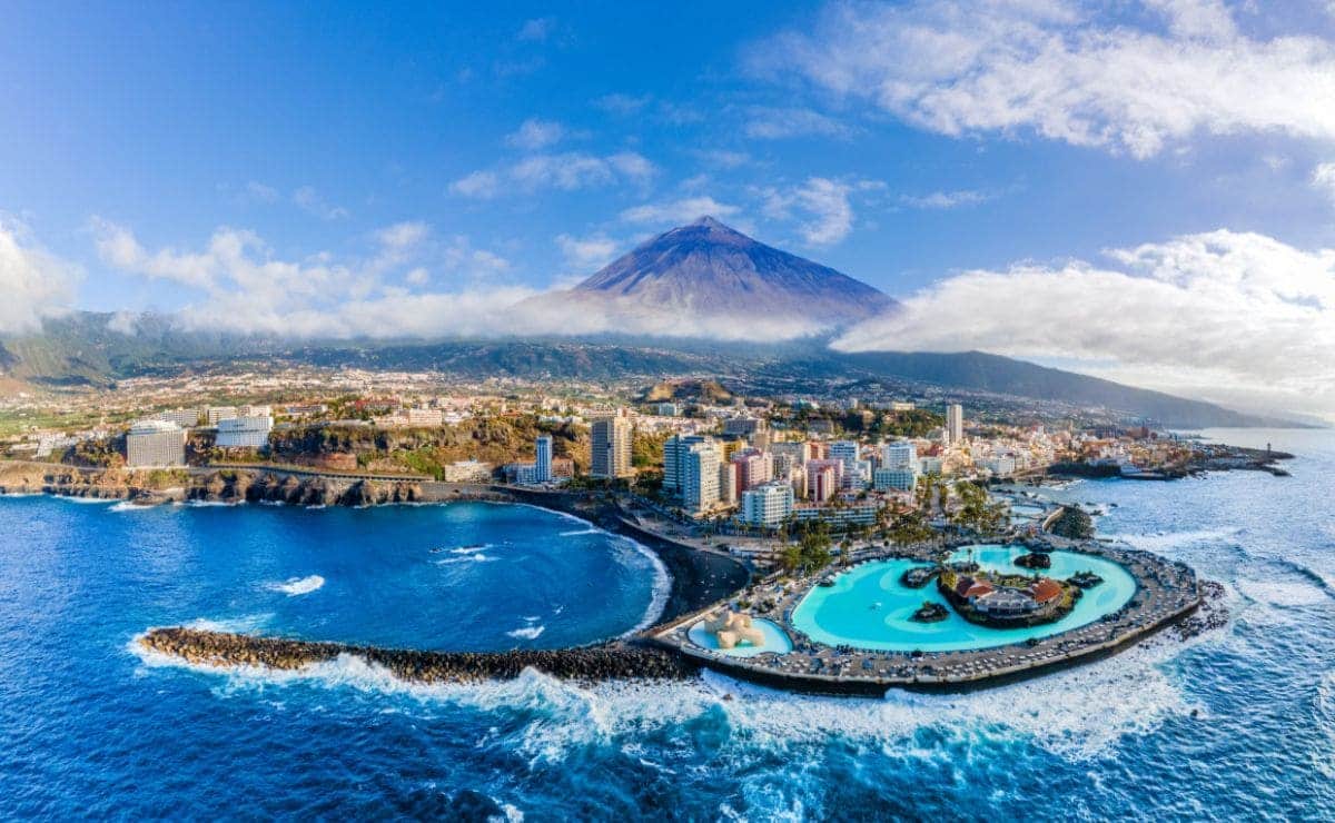 Tenerife es la isla más grande y poblada de las siete Islas Canarias