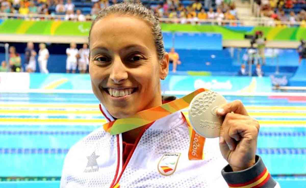 Teresa Perales recibiendo la medalla en los Juegos Paralímpicos de Río 2016