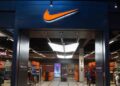 El Corte Inglés tira la casa por la ventana en las rebajas con 5 zapatillas Nike a mitad de precio