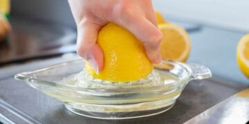TikTok nos enseña como exprimir un jugo de limón correctamente