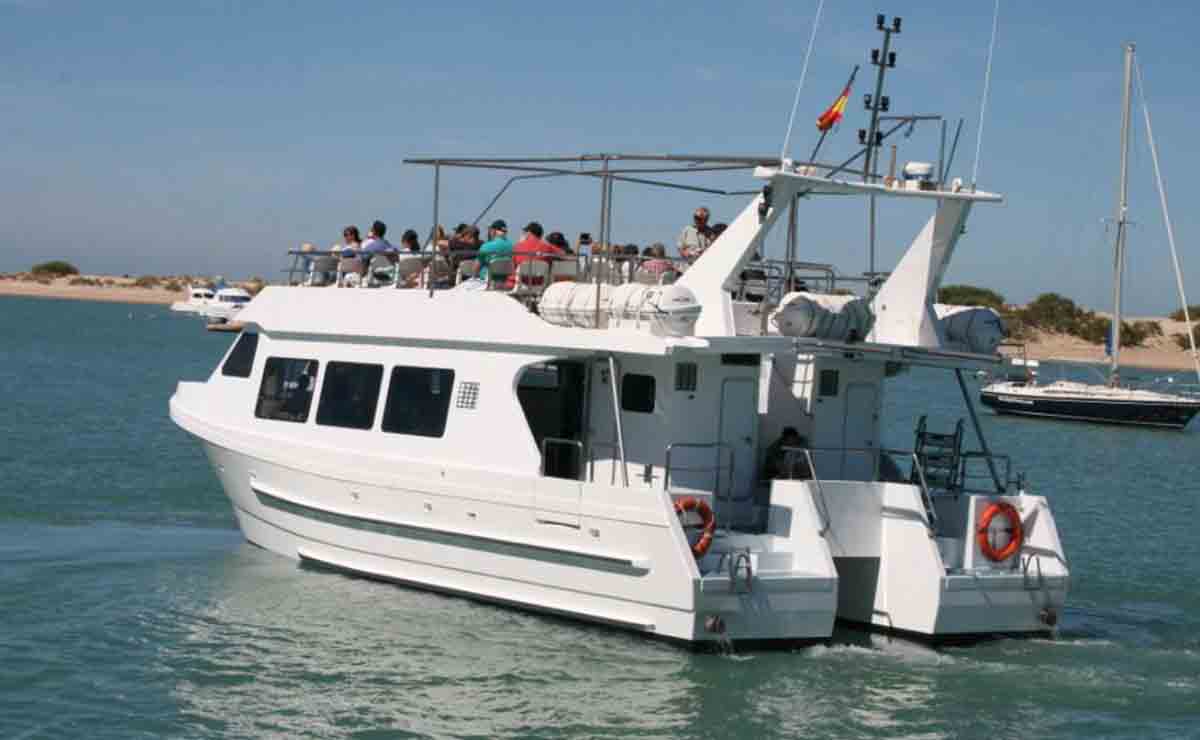 Turismo Andalucía | Catamarán en la provincia de Cádiz