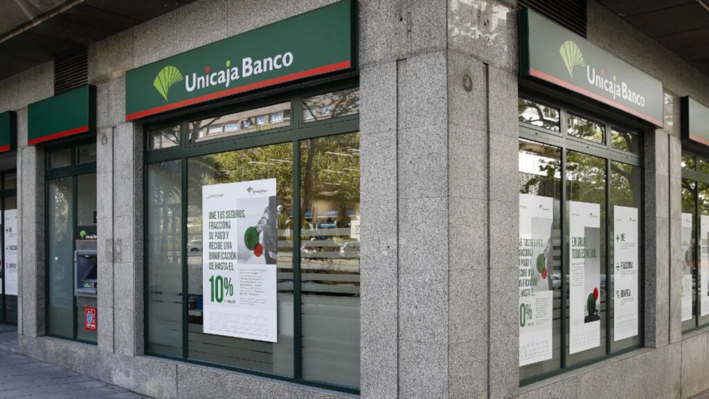 Abono de la paga extra de las pensiones por Unicaja Banco