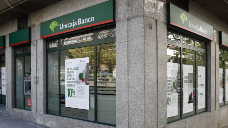 Abono de la paga extra de las pensiones por Unicaja Banco