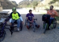 Un grupo de personas con discapacidad, realizando la Vía Verde de la Sierra.