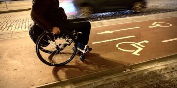 Usuario de silla de ruedas discapacidad