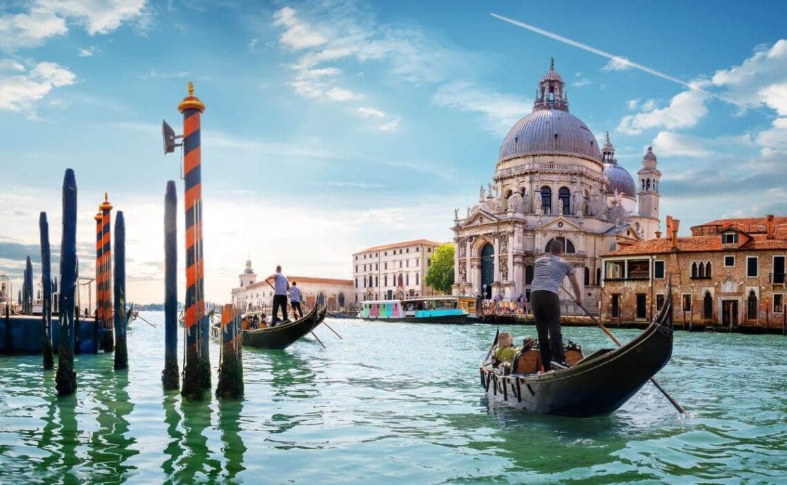Ciudad de Venecia, situada al norte de Italia, Booking turismo