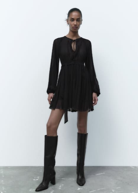 Vestido negro on sale plisado zara