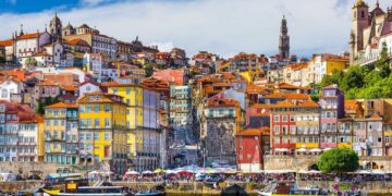 Ciudad de Oporto, situada al norte de Portugal, entre los destinos que ofrece Viajes El Corte Inglés