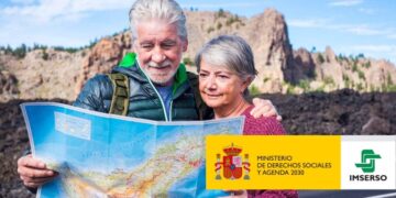 Personas mayores en un viaje del IMSERSO