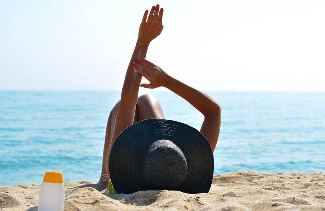 Persona tomando el sol