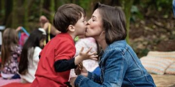 Vivi y su hijo con autismo