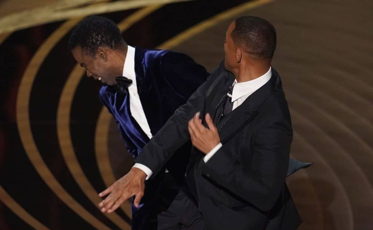 Will Smith en el momento que golpeó a Chris Rock en la gala de los Premios Óscar 2022