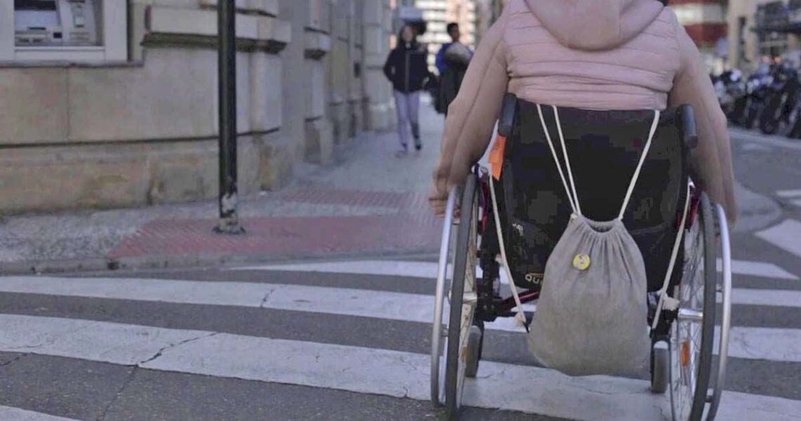 usuaria con discapacidad de silla de ruedas