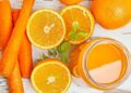 Zumo de naranja y zanahoria piel